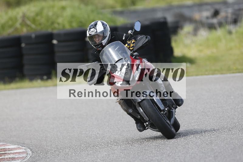 /Archiv-2025/09 22.04.2025 Cornu Master School ADR/gruen-vert/33